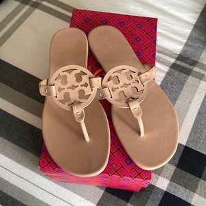 Tory Burch beige in color “light makeup” Miller sandal leather NWT size 10.5